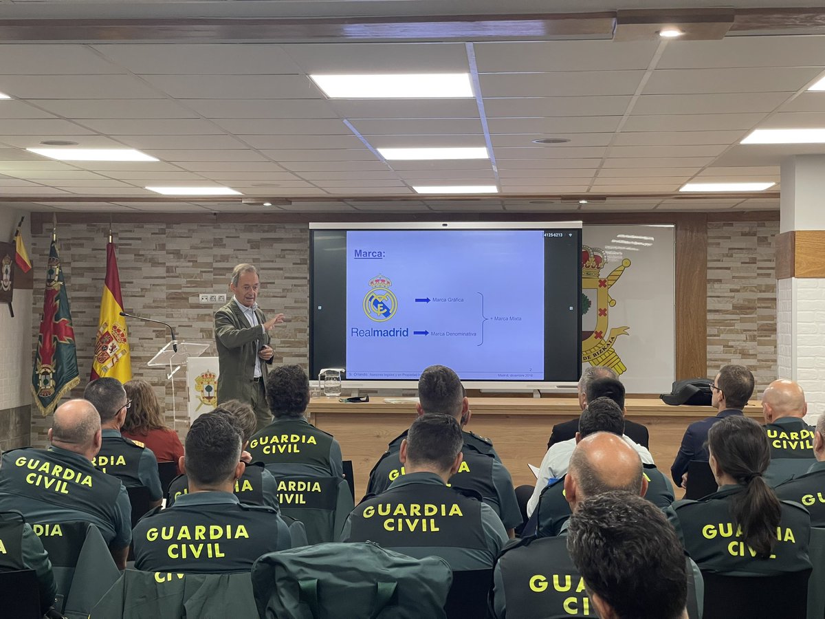 gcivilbizkaia's tweet photo. (4/4) Jabetza industrialean eta intelektualean adituak bezala emandako ezinbesteko laguntza 🙌🏻 eskertzen diegu Carpinvest Group-ari, @ELZABURU_Online eta Salvador Orlando abokatu bulegoei eta Clipper enpresari 👾👜👟🍾. https://t.co/yw68m21hin