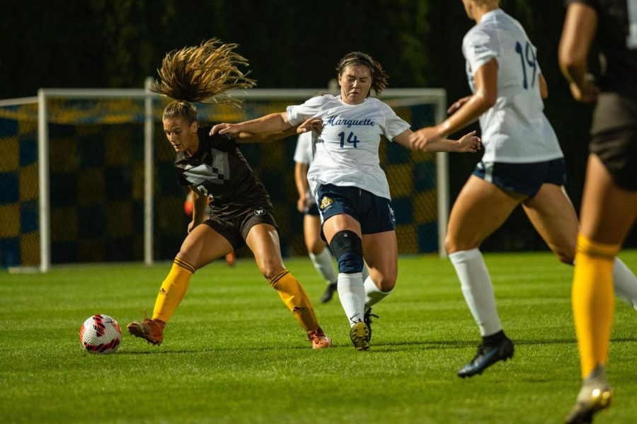 MUWireSports's tweet photo. After suffering an ACL injury right before the 2021 season, Josie Kelderman has worked herself back into the @MarquetteWSOC Starting IX. 

Story by @JohnLeuzziMU: https://t.co/kuzzKNsCN5. 
📸 via Alex DeBuhr https://t.co/BhoOg1MGIV