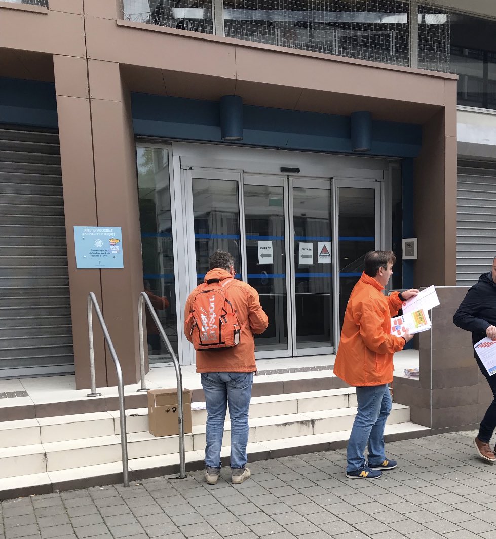 moijesuissympa's tweet photo. operation #reponsesalacarte devant la #DRFIP a Lille avec le ⁦@CfdtSiffap⁩ 👍👏☑️ https://t.co/olxzvKQCXY