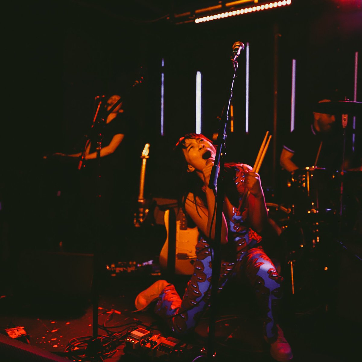 adhocfm's tweet photo. was an honor to be part of such an incredible show with @Jayyywud, @colaturaband and @thaogetstaydown. ❤️‍🔥 we love our nights at @thebroadwaybk! 🌃 

📸: Amghy Chacon https://t.co/AqJLqiKA29