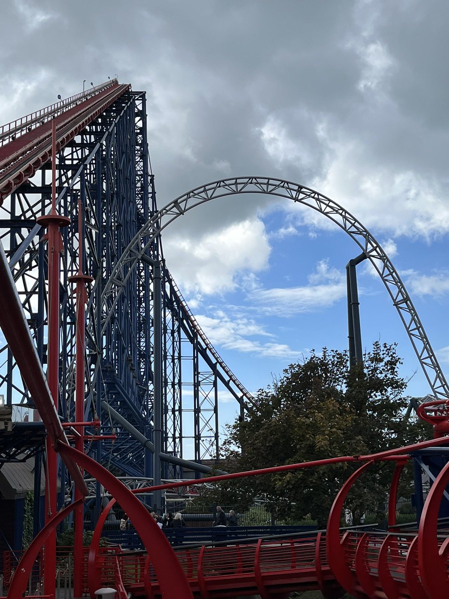 mrs_mcphee's tweet photo. A fantastic day out with our wonderful S2 pupils in Blackpool. @BannockburnHigh @MissPiggott_ @Pleasure_Beach @BBHS_MathsDept https://t.co/q6ysca9Aaz