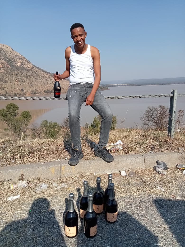 BraPopsS's tweet photo. Throwing it back to my naughty days 🍾
#Rusternburg https://t.co/RXSiLINFbO