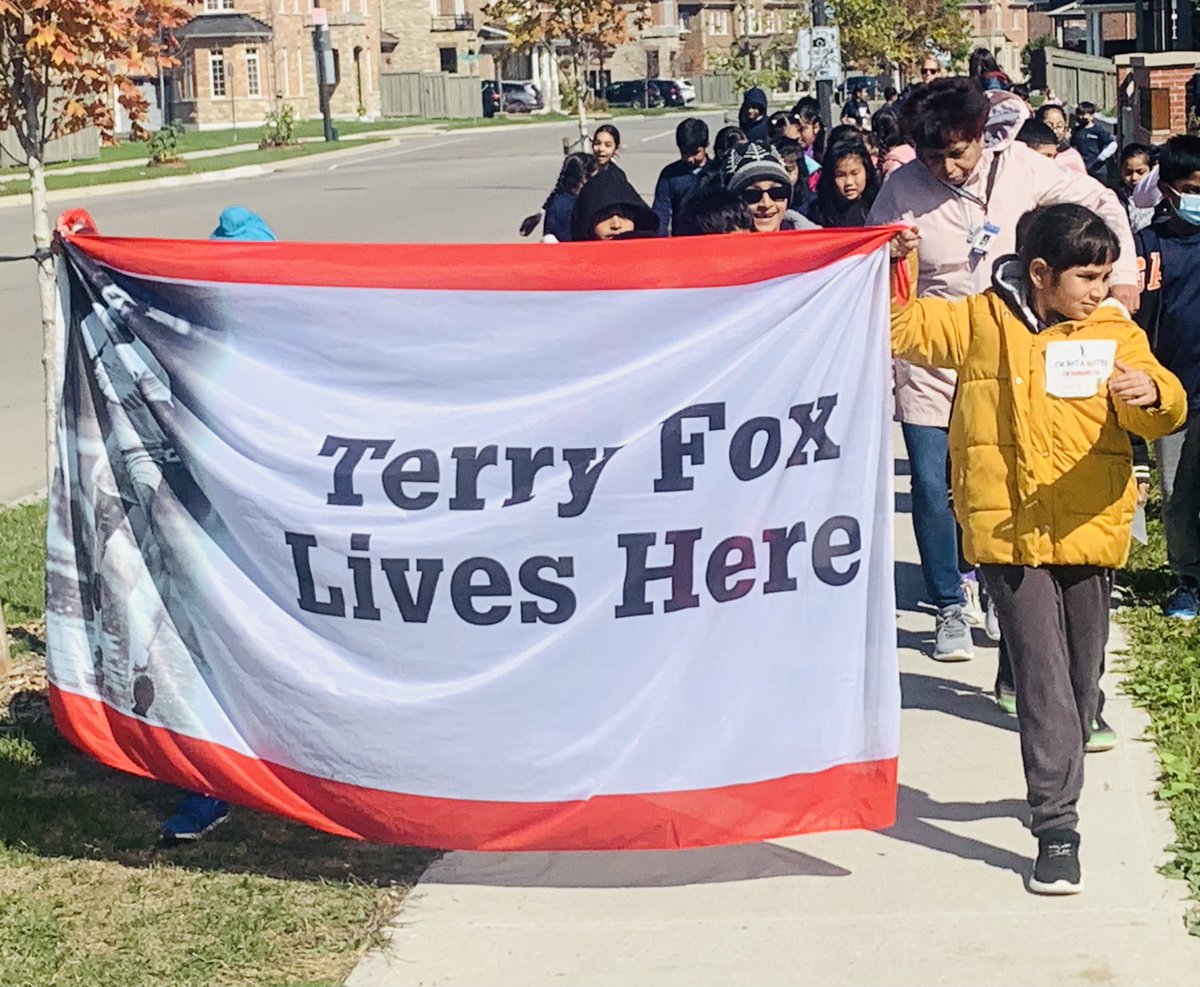pluu23's tweet photo. Dolson PS - Terry Fox Run/Walk. Thankful for the great weather today for this special event. @DolsonPS #TerryFoxRun https://t.co/Nkf97ArDWR