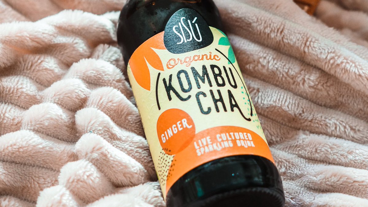 SiSuJuice's tweet photo. Refresh and reset with @SiSuJuice Organic Kombucha. A delicious, sparkling drink made from tea and bursting with goodness.

Order today at https://t.co/vpw3CtZ5BH

#GetTheGoodIn #organic #plantbased #kombucha #greattaste #buyirish https://t.co/dPeH4KErs9