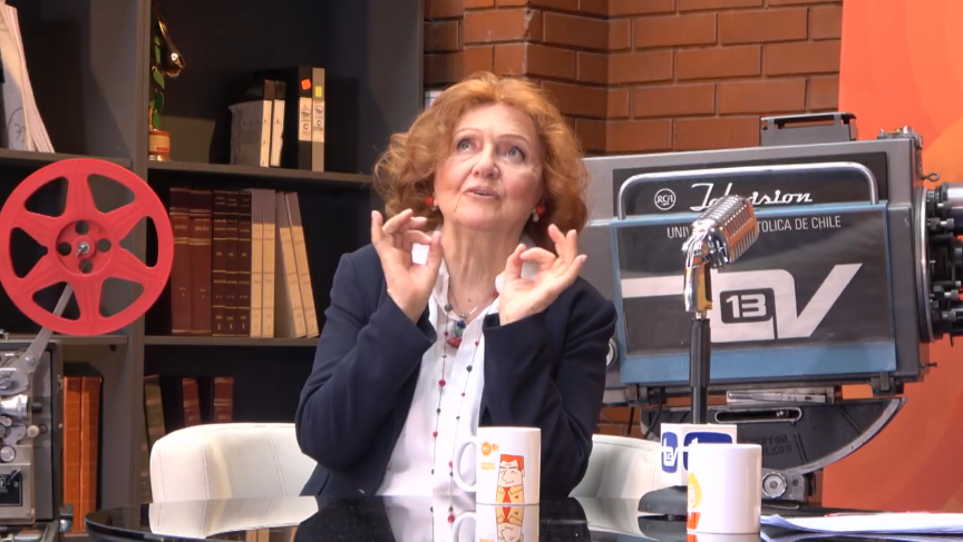 RECTV13's tweet photo. ¿Tú quieres que te cuente mi vida? Es que fue hace tanto tiempo 😂👌.... Nos encanta Gloria Münchmeyer y hoy nos acompañará en #RecPlay ❤️📼

¡A no perderse ningún momento del estreno, a las 21 hrs, por REC! 🎬😍👏 

#ElAyeryHoyJuntos

https://t.co/IphuqSHj6r https://t.co/nJQHVW0nIH