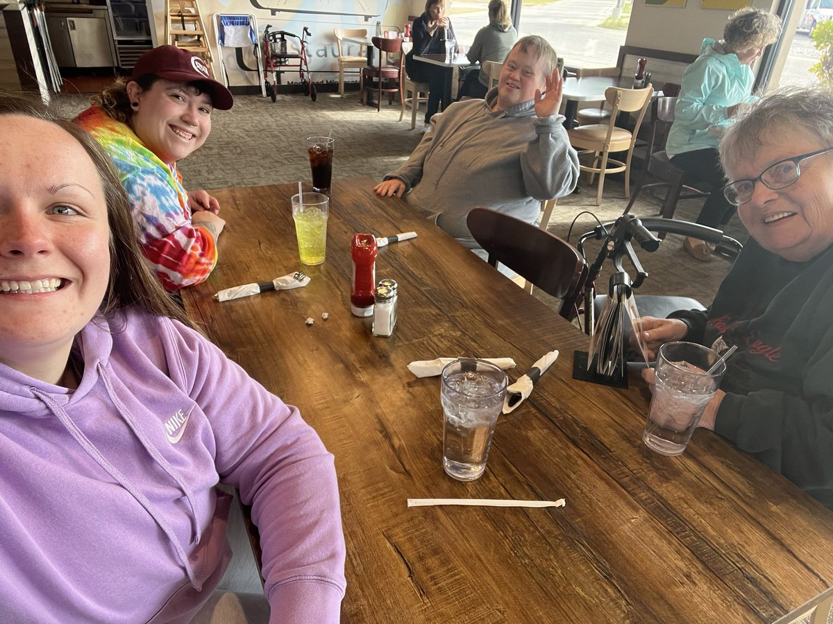 CCRIRylie's tweet photo. Lunch dates today! 💜 #TeamCCRI #ILoveMyJob @CCRIMoorhead 😊 https://t.co/98jTbYtB3e