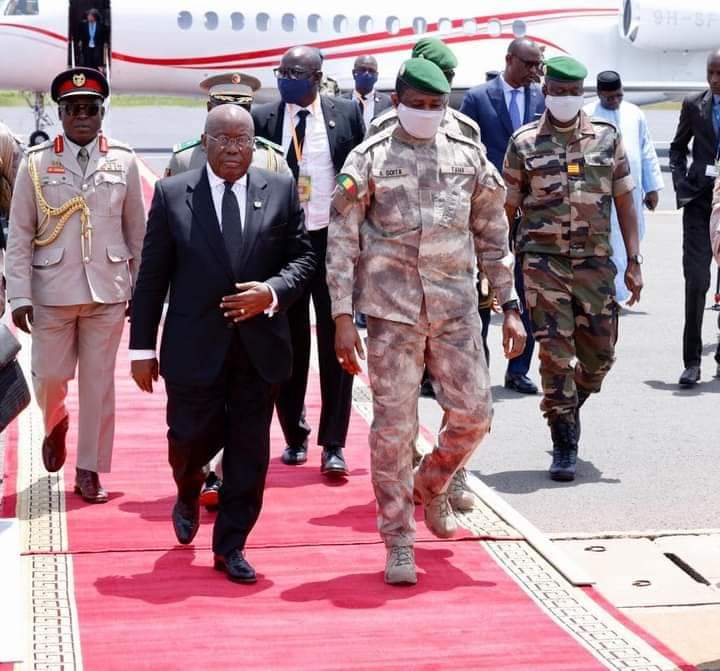 GoitaAssimi's tweet photo. J’ai accueilli les Présidents @NAkufoAddo  du #Ghana et @BarrowPresident   de la Gambie pour des échanges francs et sincères sur des questions d'intérêts régionaux. Attaché à sa souveraineté, le Mali reste ouvert au dialogue. https://t.co/PML1ZgaSzH