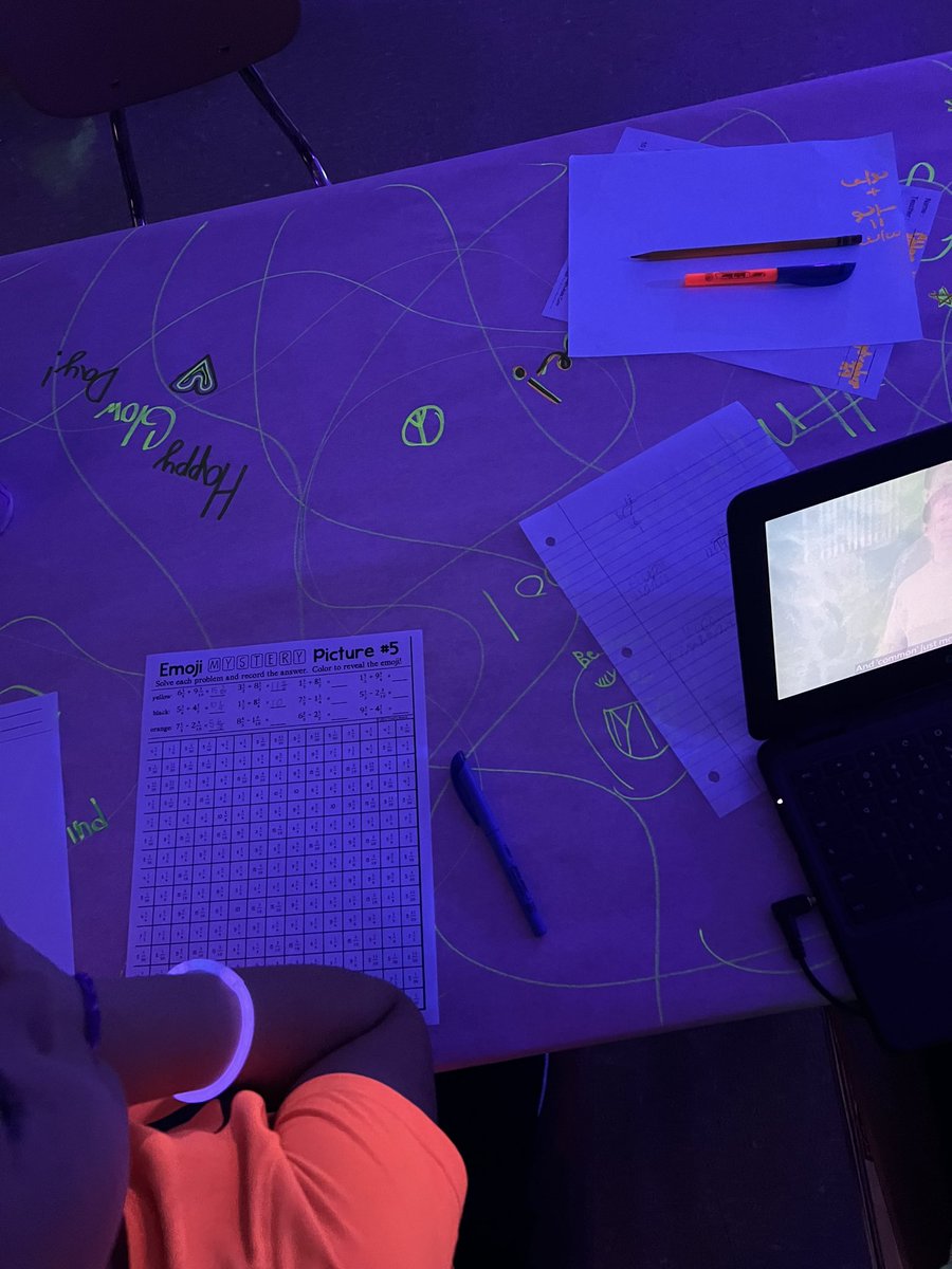 What could be better than GLOW Math?? Our fifth graders were practicing common denominators with lights and music today!
<a href="/BESTEAM_Sumner/">Beech Elementary School</a> <a href="/BenLBruce/">Ben Bruce</a> <a href="/sumnerstem/">@SumnerSTEM @SumnerSTEAM</a> #ROCvision #SumnerAchieves