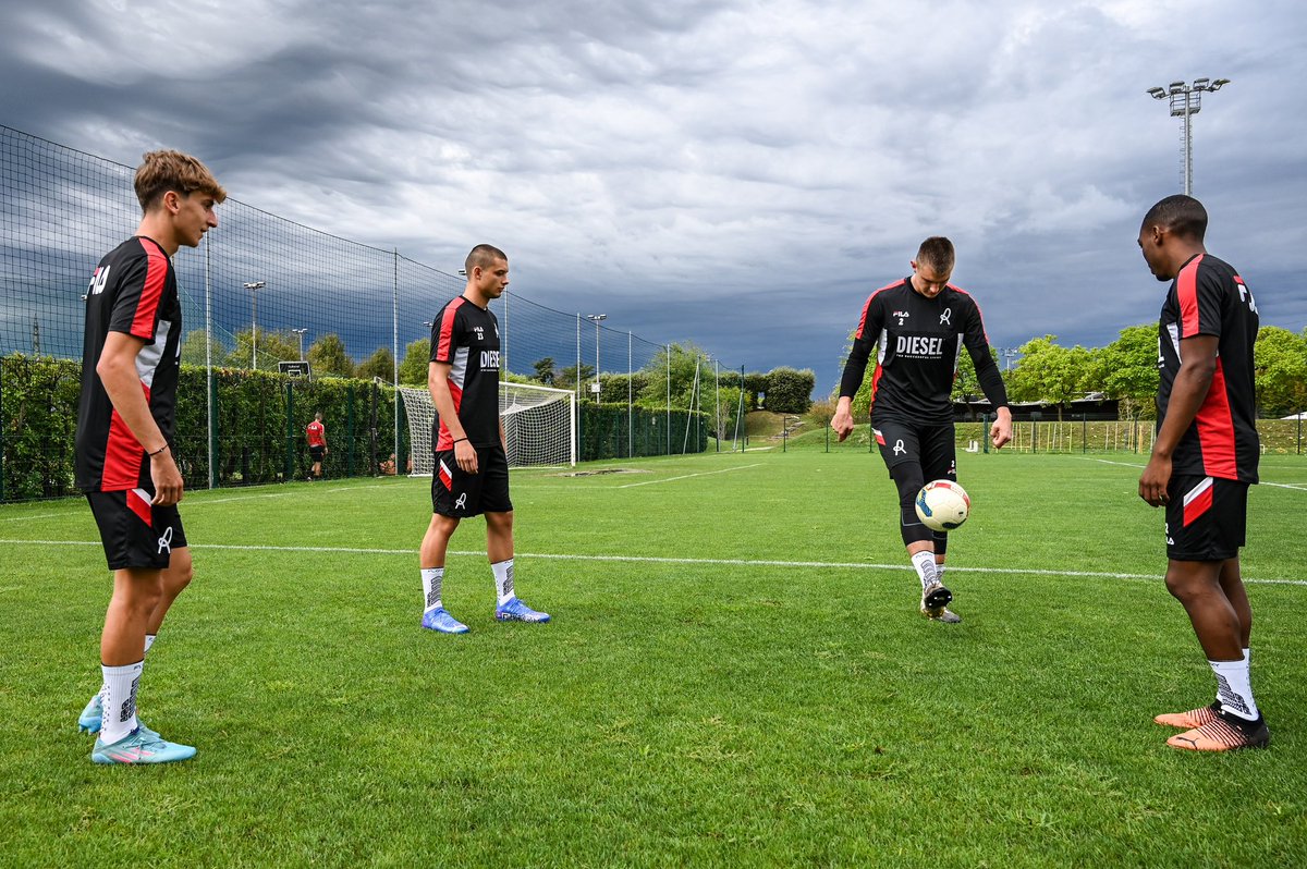LRVicenza's tweet photo. 🎯Per raggiungere gli obiettivi bisogna far rendere gli atleti, introducendo innovazione e tecnologia per la salute e la condizione.
📲Nasce così la partnership con FLOKY che ci fornisce i dispositivi biomeccanici: https://t.co/WEDgFq9kvv
#Changeyourstep #ForzaVicenza #ForzaLane https://t.co/UuMFS7CvU2