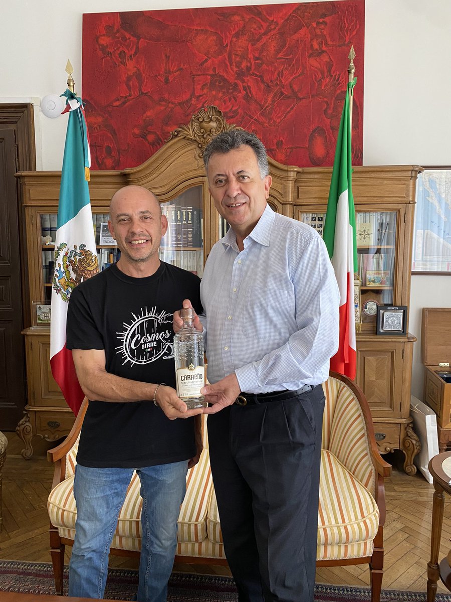 cgarciadealba's tweet photo. Gracias a pequeños empresarios italianos #PYMES que con esmero,talento&amp;mucha pasión ayudan importar de todo #MEXICO @GobiernoMX @SE_mx las excelentes cervezas artesanales que siguen ganando terreno&amp;nuestros maravillosos mezcales @mastermezcalier @BirreCosmos es ejemplo a seguir! https://t.co/dqCR7QIuyZ