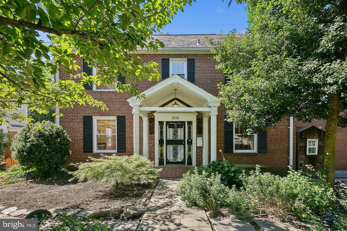 RiggsandCo's tweet photo. Just Reduced!  $1,200,000.00, 5BR, 4BA, 1838 N HERNDON ST N, Arlington, VA 22201, Full Details https://t.co/7JNZ43ZxVI https://t.co/wgJz6V3uwb