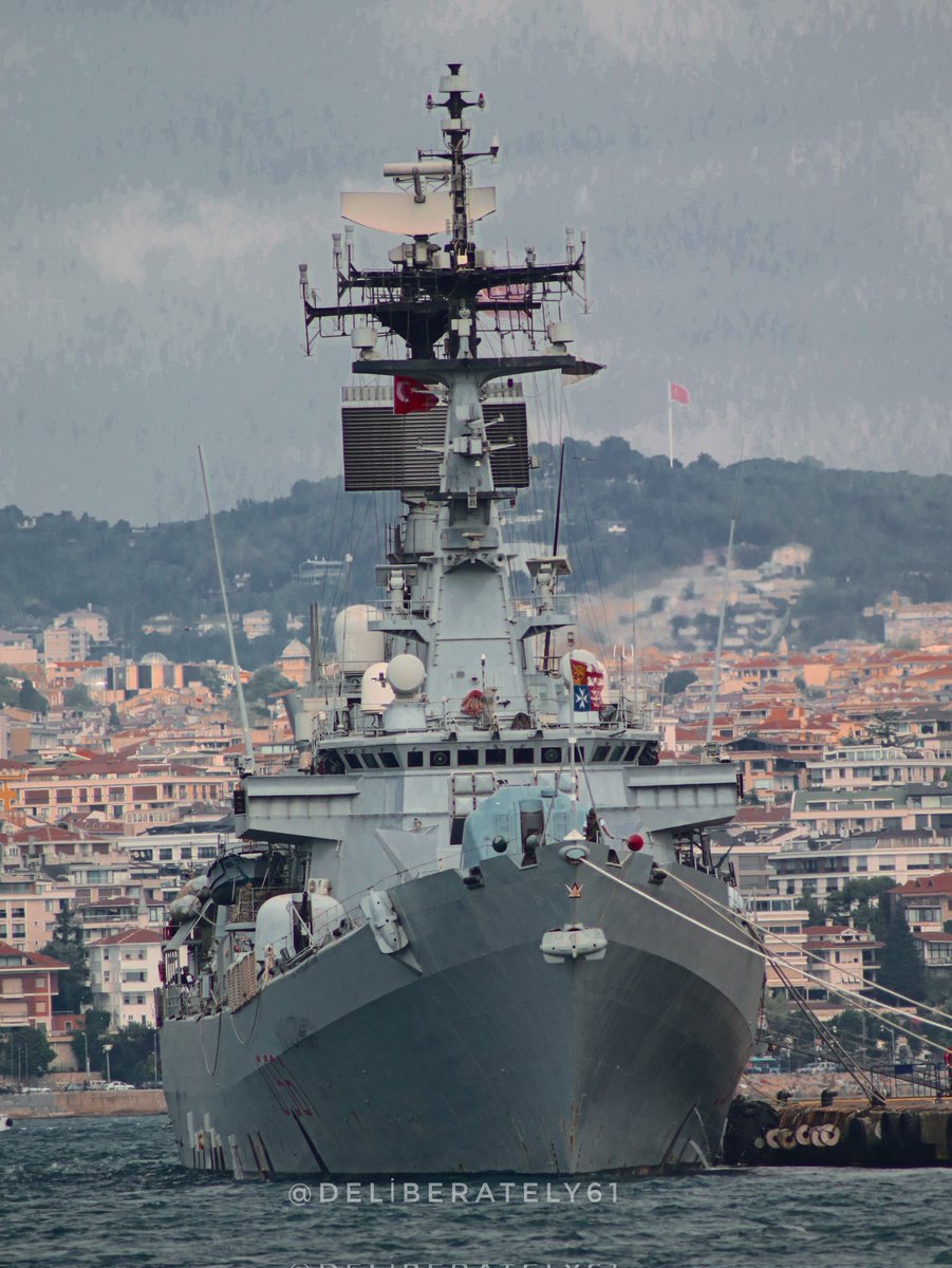 Durand de Le Penne-class guided missile destroyer of the Italian Navy ITS Francesco Mimbelli D-561 
@nato #italiannavy #italianwarship #warshipwednesday #warship #navy #istanbul #bosphorus