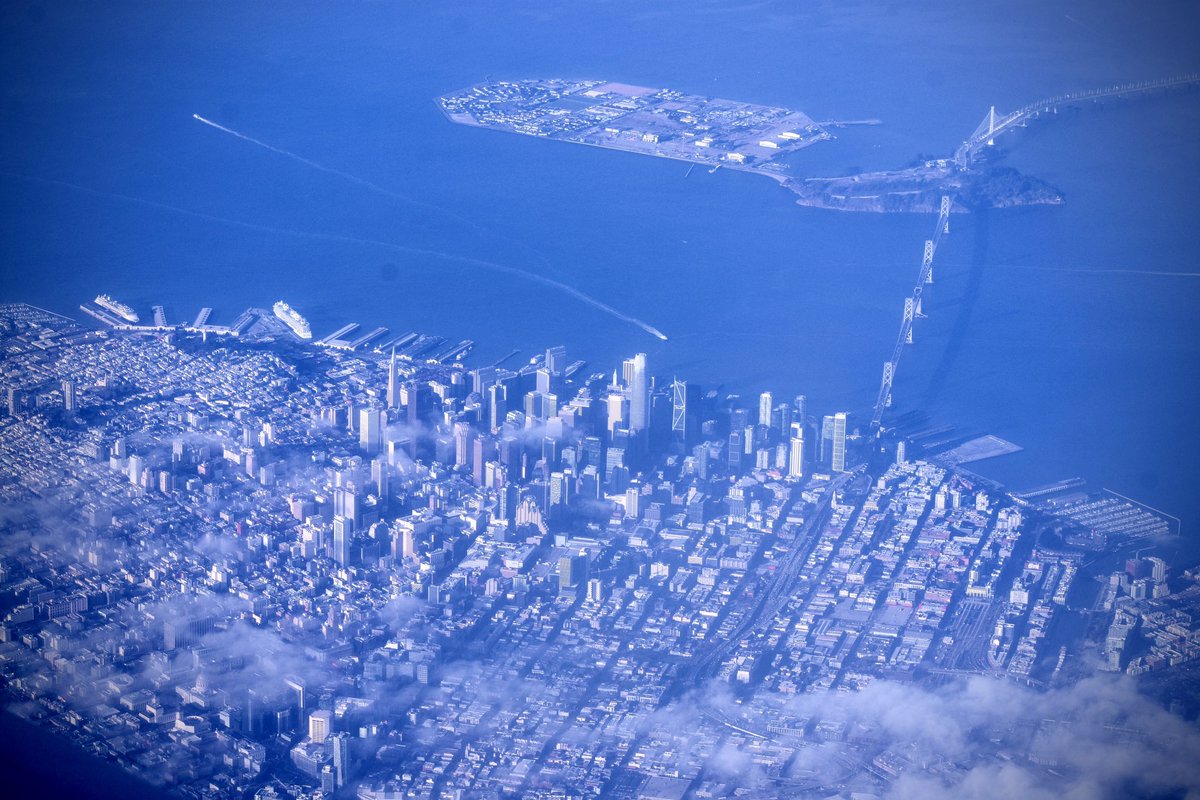 RyFlyAuy's tweet photo. Always enjoy my monthly slate of meetings here in SF to discuss @AlaskaAir’s California commercial initiatives. The great views flying into @flySFO are just the cherry on top #Iflyalaska #iamAlaska https://t.co/LufxnBTHiF