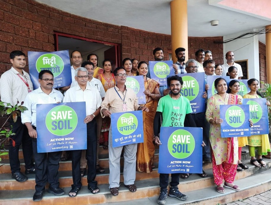 soilsahiljha's tweet photo. Speaking with the Directorate of Agriculture, Goa
To bring a #SaveSoil policy and prevent food shortages in the coming years and many more disasters if we don't take Action NOW
Speak for what matters for everyone's wellbeing
#SpeakUp for #soil
@cpsavesoil @SadhguruJV @UNCCD https://t.co/l3yLsrFyrH