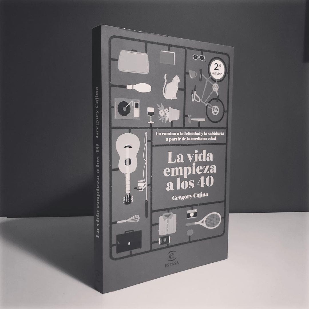 davidporejemplo's tweet photo. ¡Leído!“La vida empieza a los 40” de @GregoryCajina 

📖 Antes, el objetivo vital en la mediana edad era trabajar, emparejarse y cuidar a los hijos. Muchos ya lo han conseguido en la 1ª mitad de su vida. ¿Q hacer con las décadas que restan de este viaje?

https://t.co/nHkbFOAUXQ https://t.co/U6DIbWWHOm