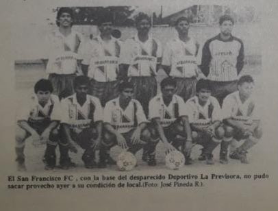 UltraRoja07's tweet photo. 👉 𝑺𝒆𝒎𝒂𝒏𝒂 𝒅𝒆 𝒂𝒏𝒊𝒗𝒆𝒓𝒔𝒂𝒓𝒊𝒐 🎉🎊
Sabías que...
Este fue el primer XI del SFFC en la #ANAPROF
José Ureña, Felipe Villanueva, Enzo Alvendas, David Sosa, Omar Campaña, Eduardo Castillo, Leopoldo Lee, Tomás Villanueva, Abad Abrego, Agustín Castillo, Jacinto Herrera. https://t.co/YYegGRZlkO