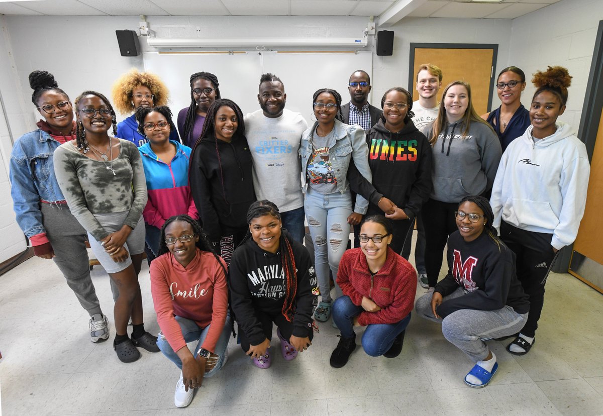UMESSANS's tweet photo. Nat Geo TV celebrity vet Dr. Hodges of Critter Fixers: Country Vets made a surprise visit to #UMES Pre-#vetstudents thanks to dedicated faculty member Dr. Kimberly Braxton. The #HBCU DVM encouraged students to pursue their dreams of a career in #veterinarymedicine. 📷Todd Dudek https://t.co/Lhc0yFSoPj