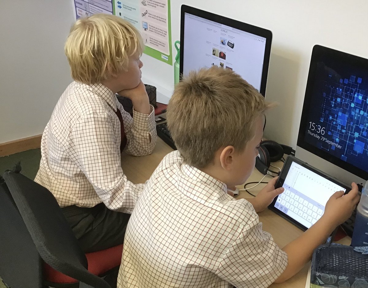 Website designers <a href="/MoulsfordYear7/">MoulsfordYear7</a> start their #websites for #DragonsDen