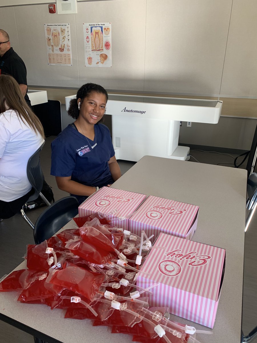 fcusdcte's tweet photo. “Food Day” at Cordova High School! IB-CP Patient Care students selling special treats! https://t.co/4RGRD04vv3