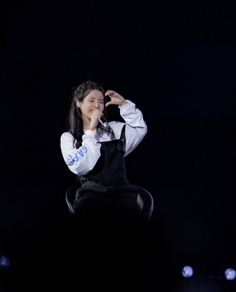 iuvisuals's tweet photo. 🫶

#IU #이지은
#키스가죄 #밤을걷다 https://t.co/rak6tjwMwj