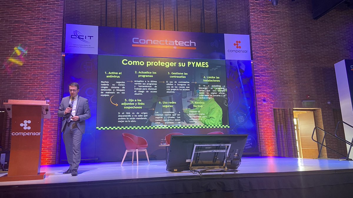 Compensar_info's tweet photo. La @PoliciaColombia nos enseña cómo proteger ante un #ciberataque #Conectatech2022 #Tips #PontePilas https://t.co/OZ1QebQE4N