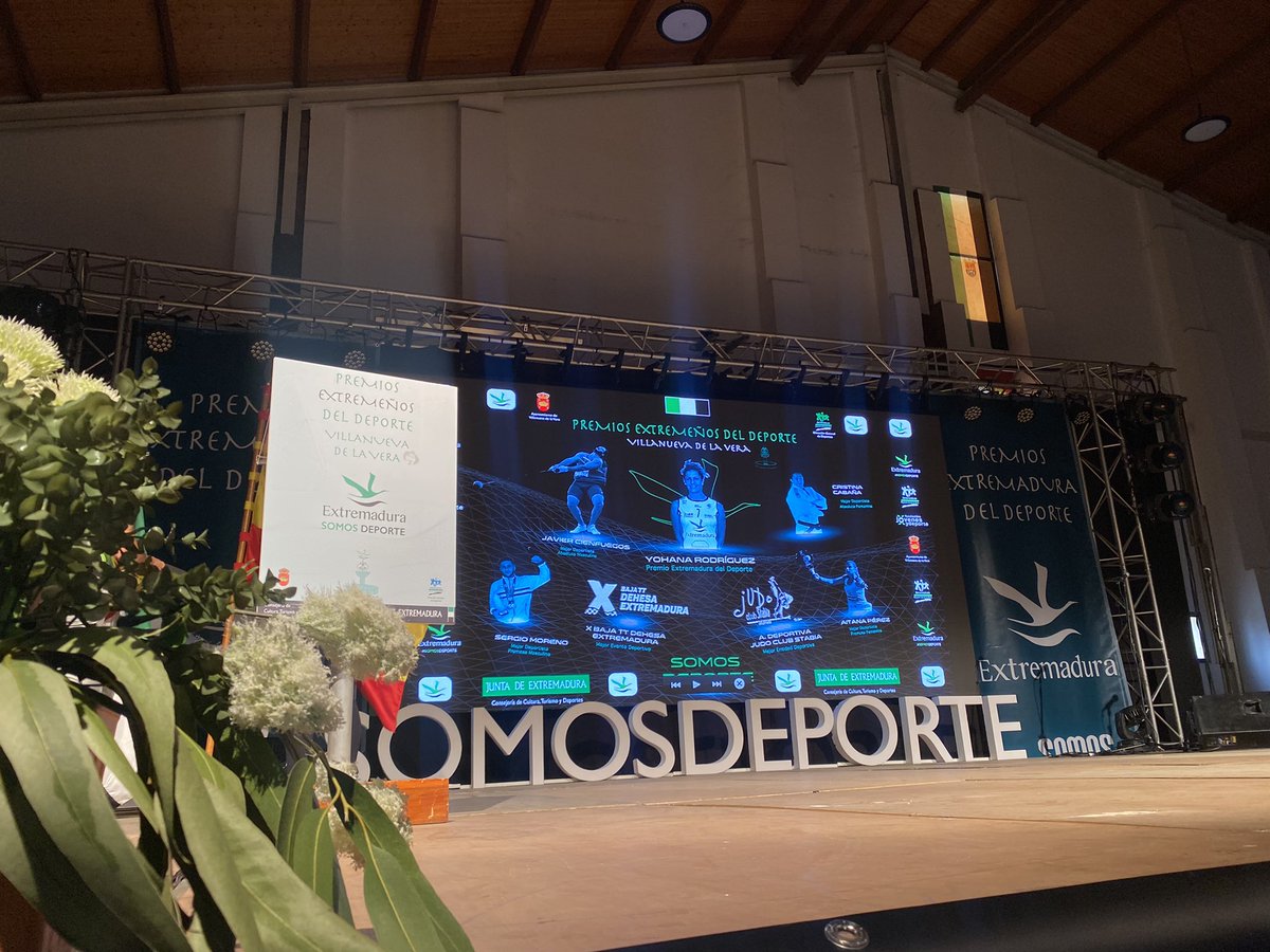 jovendeportEXT's tweet photo. ¡Estamos preparados! 

📍En Villanueva De la Vera listos para hacer Acto de entrega de los Premios Extremeños del Deporte en su edición 2020 🥇

No te pierdas uno de los eventos más importantes de la familia del deporte.

💚🤍🖤 https://t.co/0T3Cmbynld