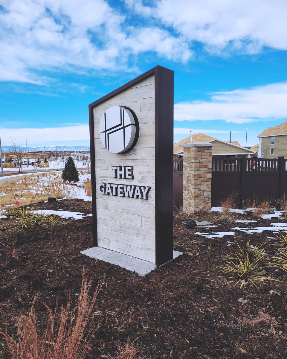 BSCSigns's tweet image. 2022 Project Snapshot: This Wayfinding Monument Sign was crafted with faux wood paneling with a dimensional metal logo and community name. We love how the unique elements work together to amplify this brand!

#BSC #signshop #signdesigns #signsincolorado #monumentsign #branding