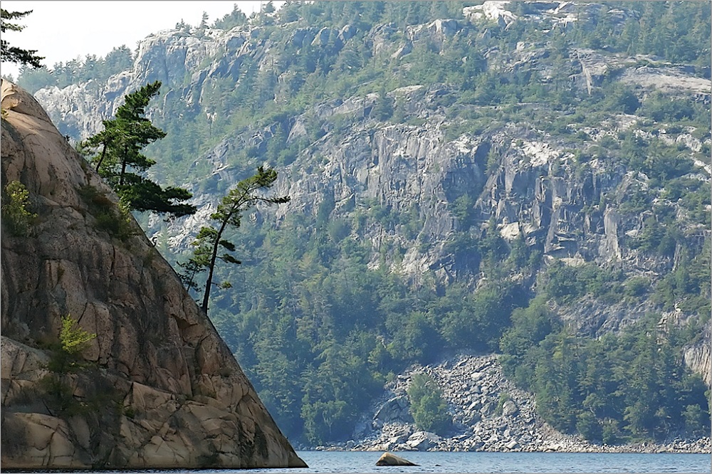 OntarioParks's tweet photo. Have you ever wondered why @KillarneyPP has unique white quartzite mountains? https://t.co/2hmj4KGeP5 https://t.co/8RyLiDRJpE