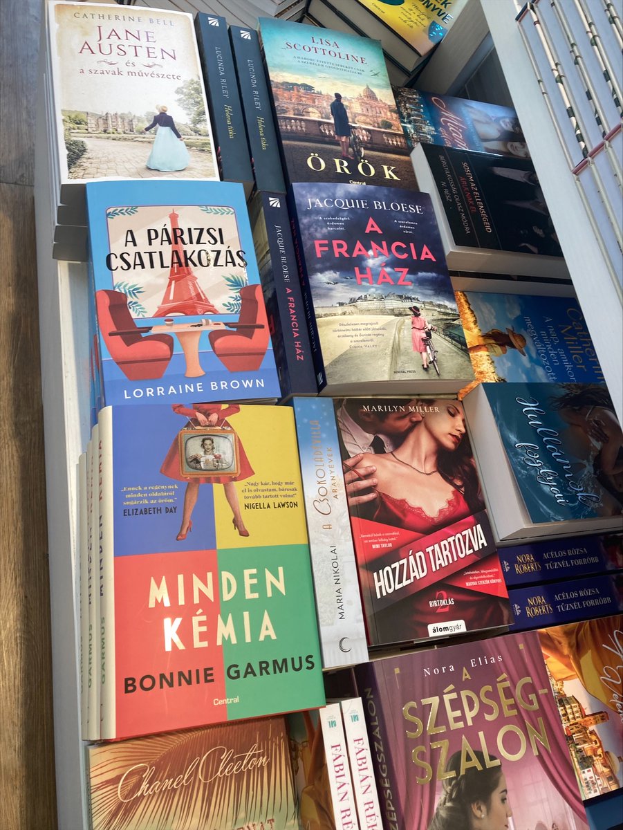Spotted on a bookshelf in Budapest - #TheParisConnection in Hungarian! ❤❤ Lovely pic courtesy of <a href="/rhea_kurien/">Rhea Kurien</a> 💕
<a href="/orionbooks/">Orion Publishing</a> <a href="/HardmanSwainson/">Hardman & Swainson</a>