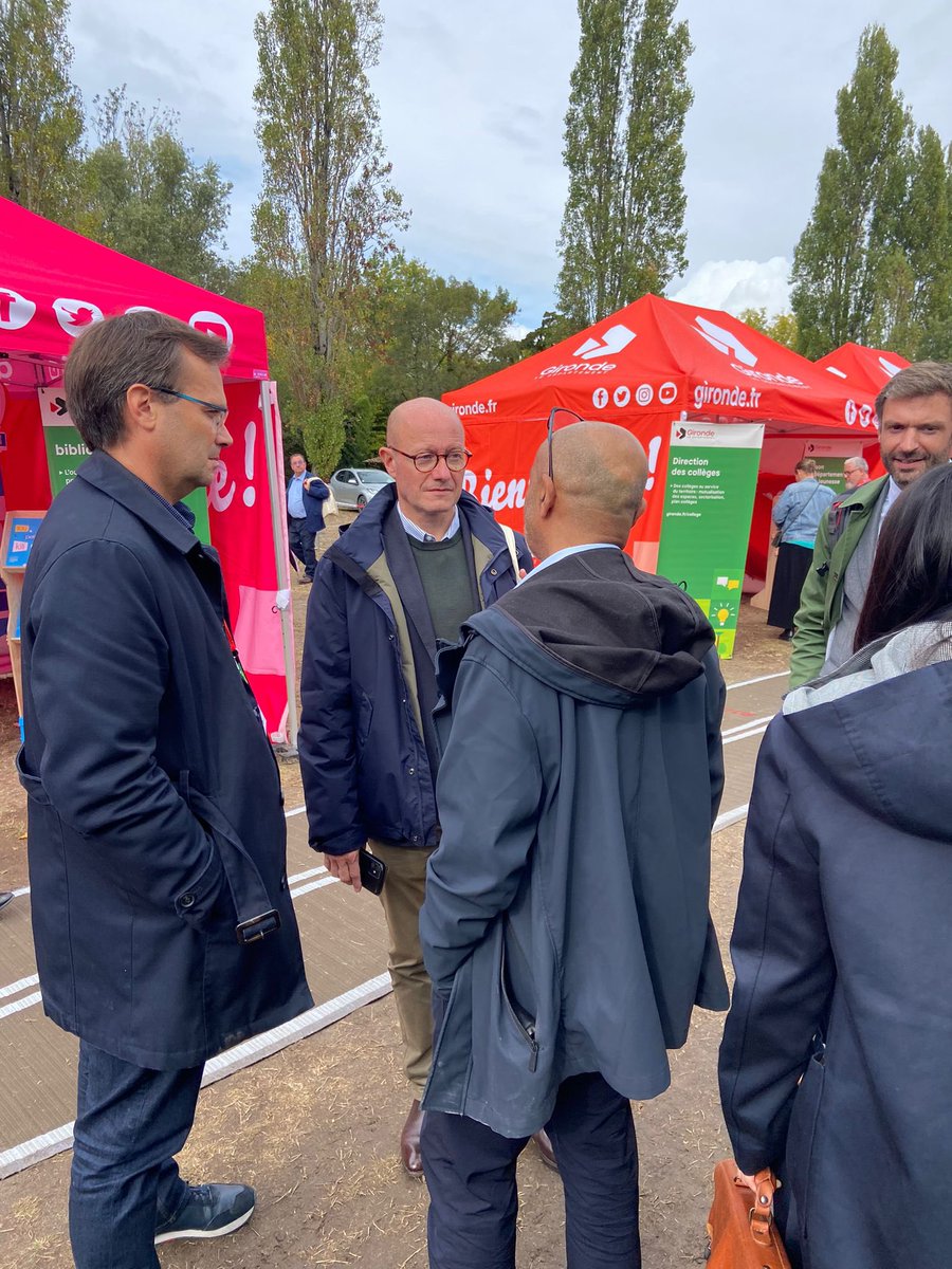 #JournéeDesMaires | Au cœur des échanges : le #foncier et l'aménagement du territoire, et l'objectif #ZAN : zéro artificialisation nette des sols, fixé à 2050.

▶️Trouver l'équilibre entre développement local et sobriété foncière, tout en préservant les ressources naturelles.