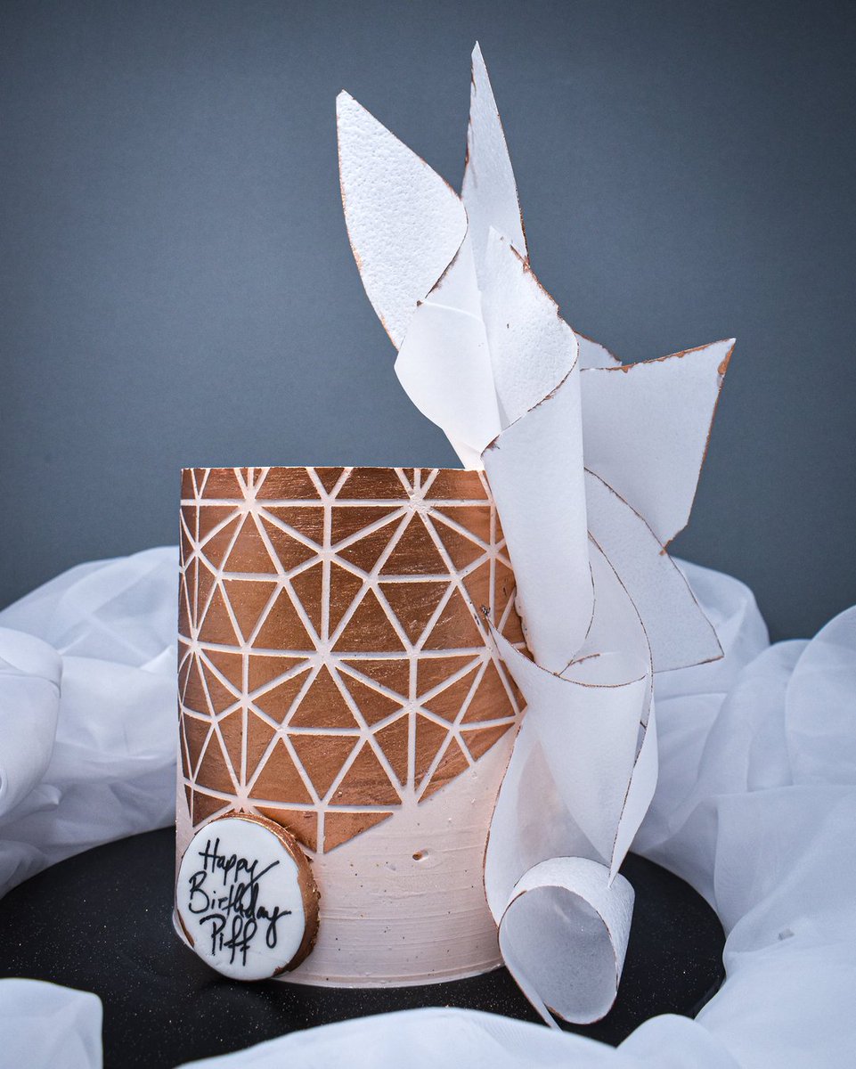 S T E N C I L S
I don’t know who invented stencils but God bless them! 🙏🏽

One of the hardest (to me) skills to master is the clean application of a stencilled design to a cake 😮‍💨 So when this design turned out like this I was like “prepare to be sicka me!!!”