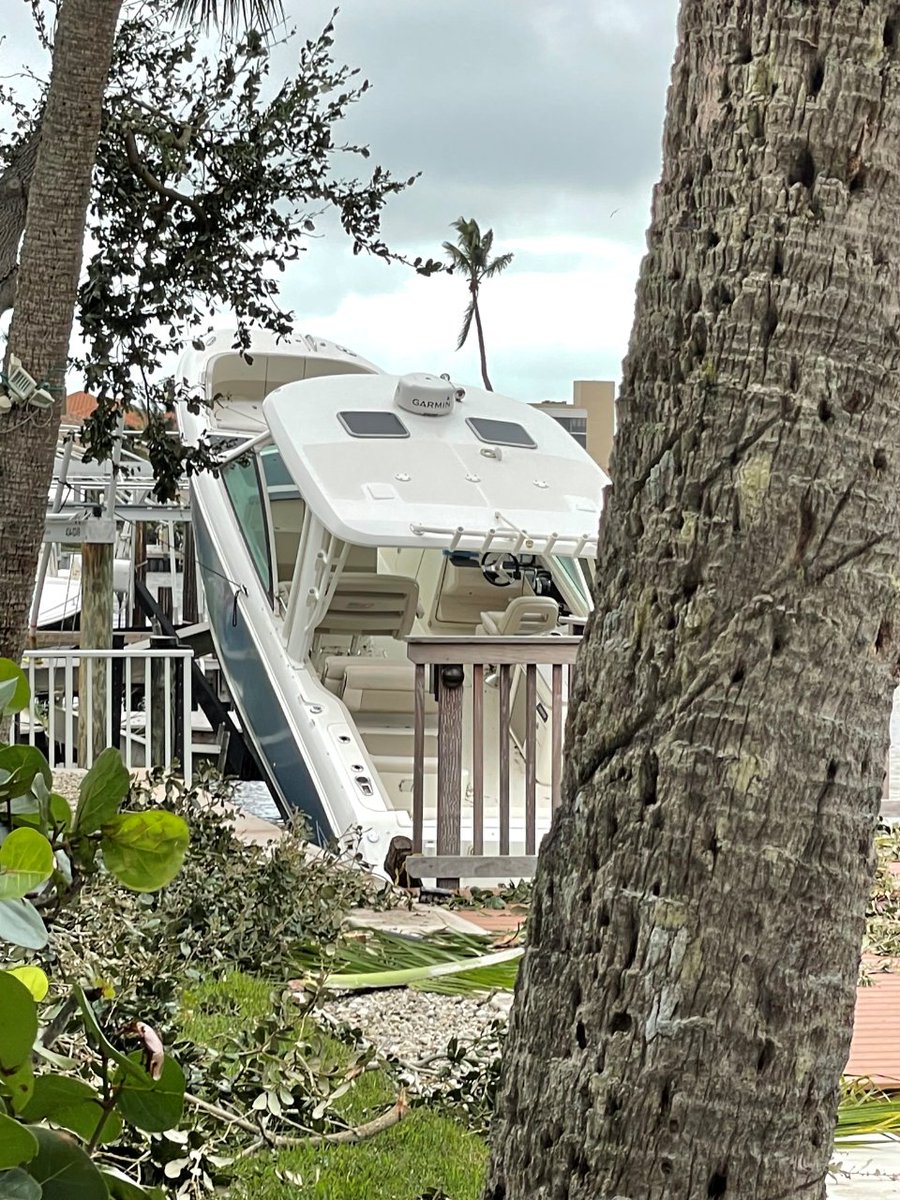 Kelly Roofing tweet media