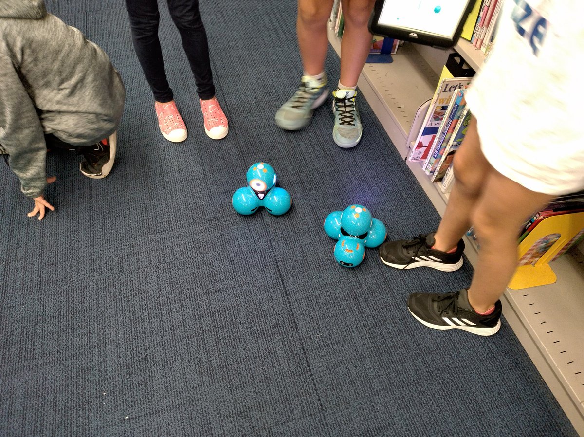 MsRosslvsbooks's tweet photo. 5th Technology Club @ManometSchool is finally up &amp; running for the 1st time since 2020!! This 1st group is excited and ready to code @WonderWorkshop 🤖👍 @MsRosslvsbooks @PlymouthSch @PlymouthAcCoord https://t.co/HAZwndDuqh