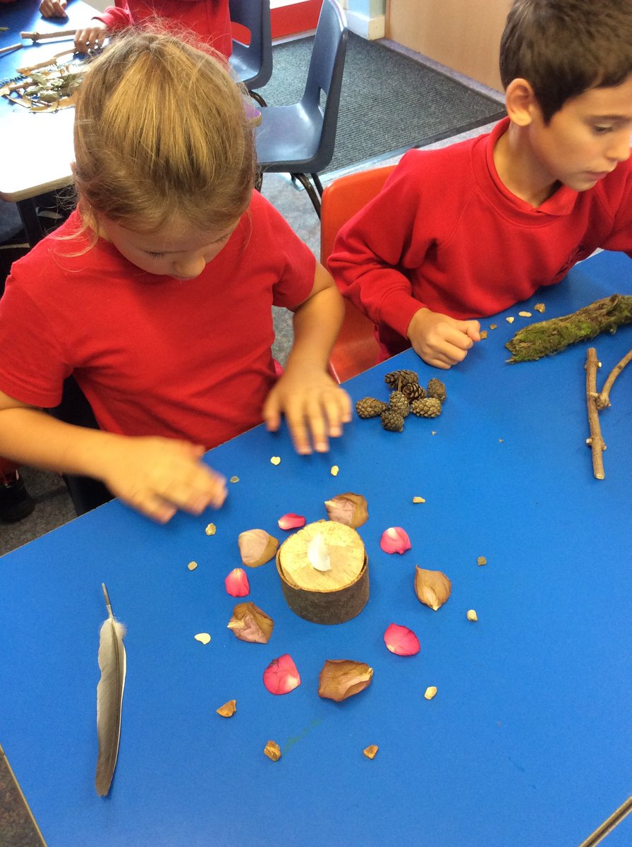 Our Year 3 parklea children have been learning about Andy Goldsworthy and natural collage. They have worked hard to create some beautiful pieces of transient art.