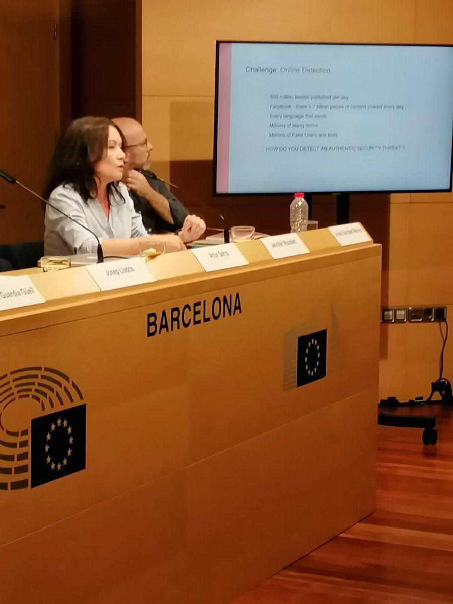 jordisolef's tweet photo. 🗣 @jenternational: “Utilitzem la IA per combatre la desinformació, el frau, el discurs d'odi, i fins i tot el terrorisme. Tot això s'amplifica al metavers, nous escenaris amb noves amenaces, per tant també són nous reptes per la IA.” https://t.co/0dhpeijRGO