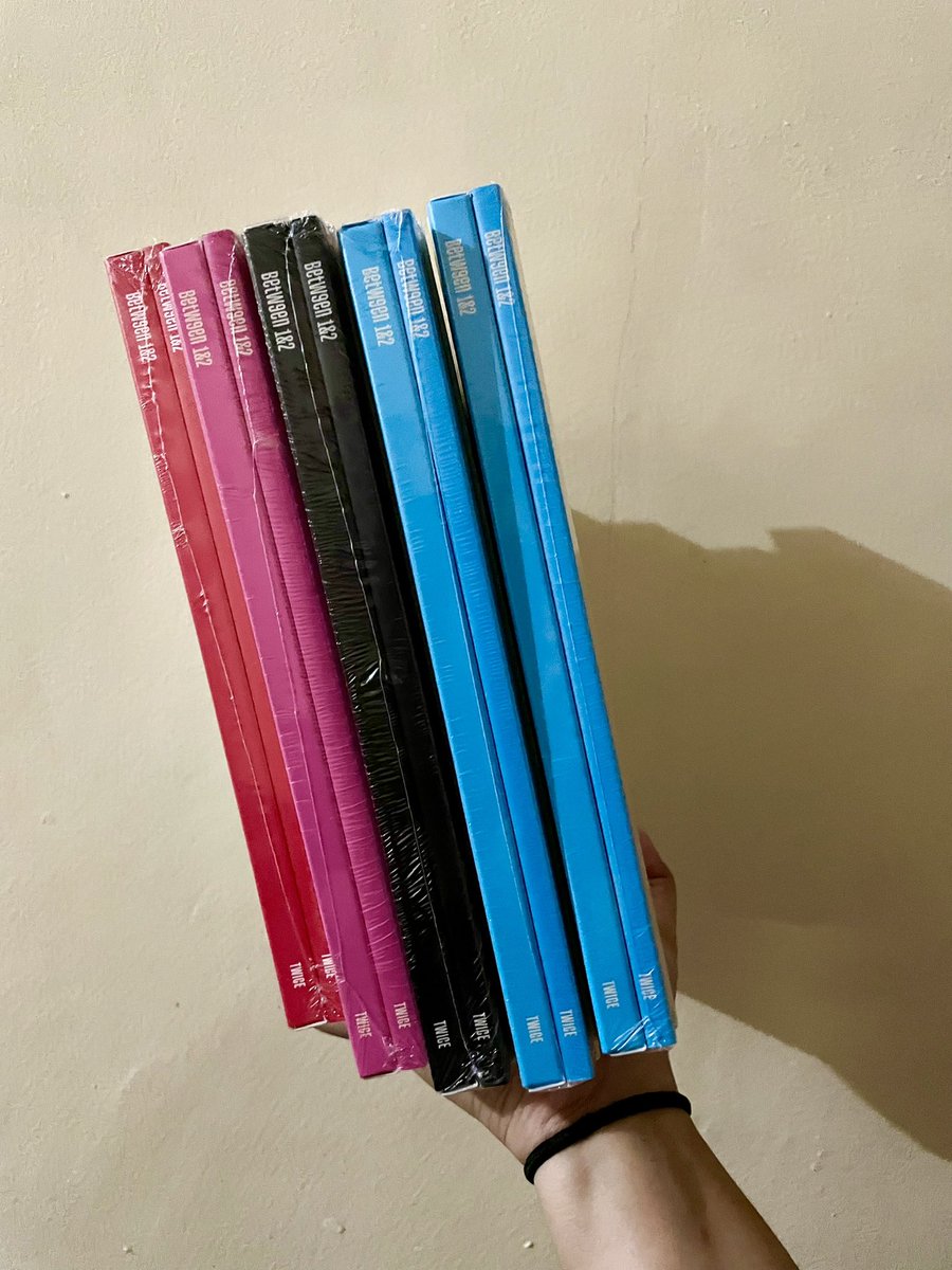 mingmingjeong's tweet photo. 📣 ANNOUNCEMENT 😂
Andito na sila!!!! 💖
Place your bet guys! 🥰😊 
Thankyou! @seoul_stop 

#TWICE #BETWEEN1and2 #TalkthatTalk #mingmingbuys https://t.co/3OWKmsieaw