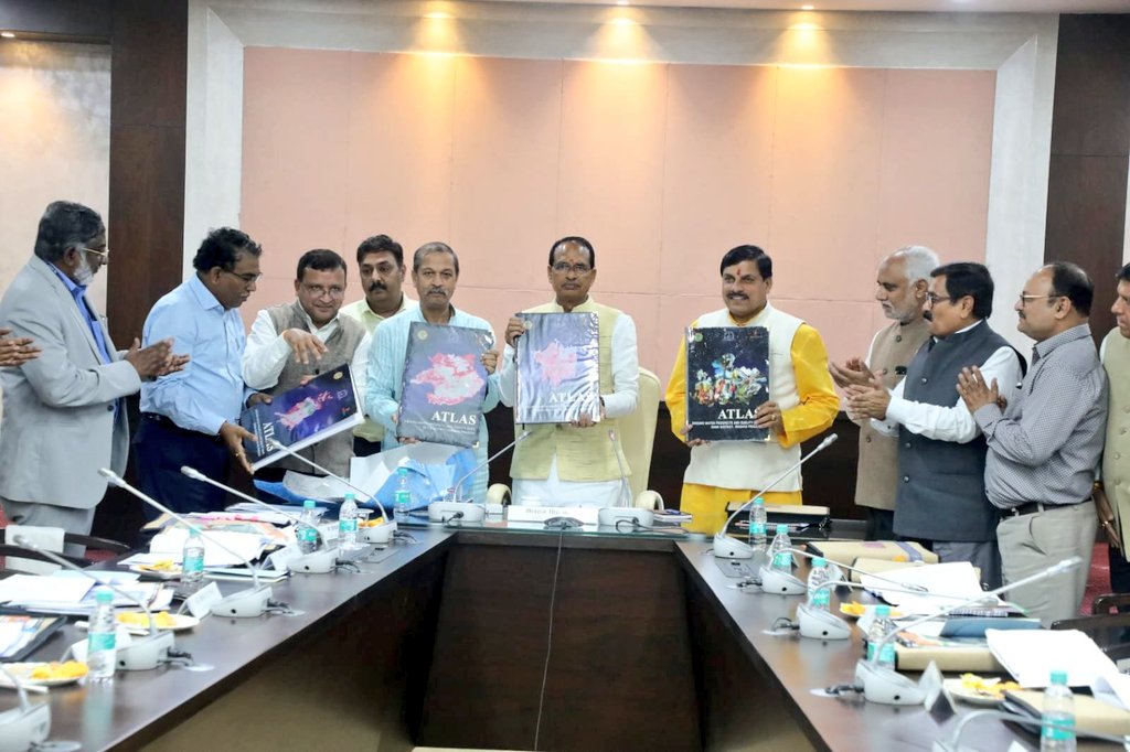 आज मंत्रालय में मा. मुख्यमंत्री श्री <a href="/ChouhanShivraj/">Shivraj Singh Chouhan</a> जी की अध्यक्षता में म.प्र. काउंसिल फॉर साइंस एंड टेक्नोलॉजी की गवर्निंग बॉडी की बैठक संपन्न हुई।

इस दौरान <a href="/MpcstBhopal/">MPCST Bhopal</a> विभाग के प्रगतिशील कार्यों एवं नवाचारों की समीक्षा की गई।