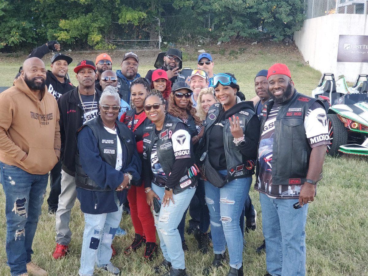 MidSouthSlings's tweet photo. @MidSouthSlings at the B.t.w. middle school Homecoming game. https://t.co/NNcEXwl7PP