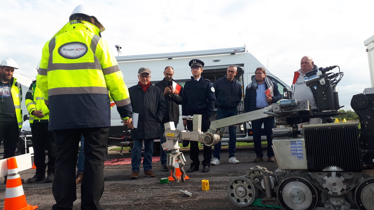 EDFGravelines's tweet photo. Démonstrations de norias nautiques avec la Force d'action rapide du nucléaire en présence de la @cli_gravelines, du Sous-Préfet Hervé Tourmente et de nos partenaires des pouvoirs publics. Retrouvez l'interview d'Olivier Le Roux👨🚒, directeur de la FARN https://t.co/cZAI3UdvqK https://t.co/ZnEwlAx1iJ