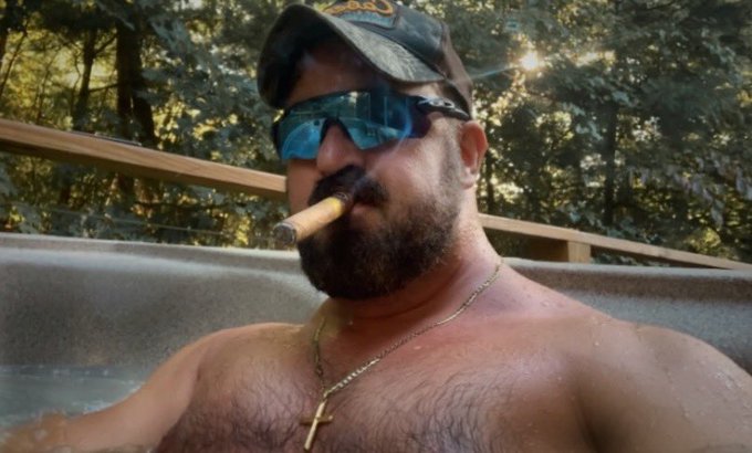 HOT TUB DAD MACHINE https://t.co/4KTfVIRd35