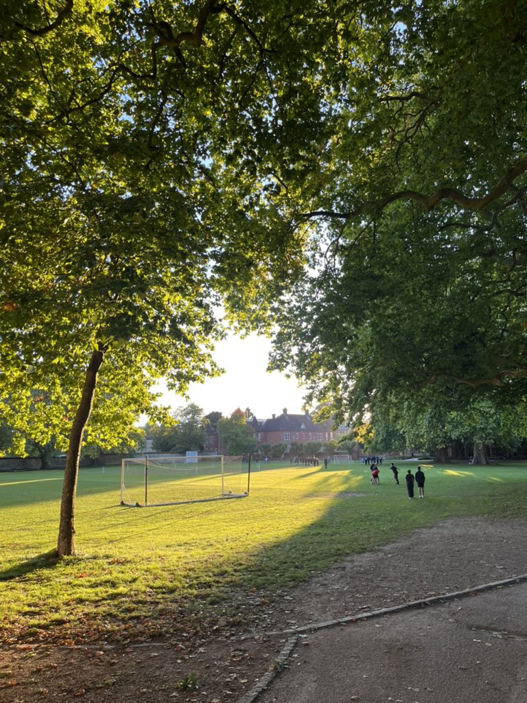 patrickfoster02's tweet image. 3 sessions, 3 different year groups, over 500 pupils and one seriously impressive school. Thank you to @WinColl for having me this afternoon. Hopefully they all learnt something from my story and the mistakes I made and are much better informed 👍 @epicpgc #livedexperience