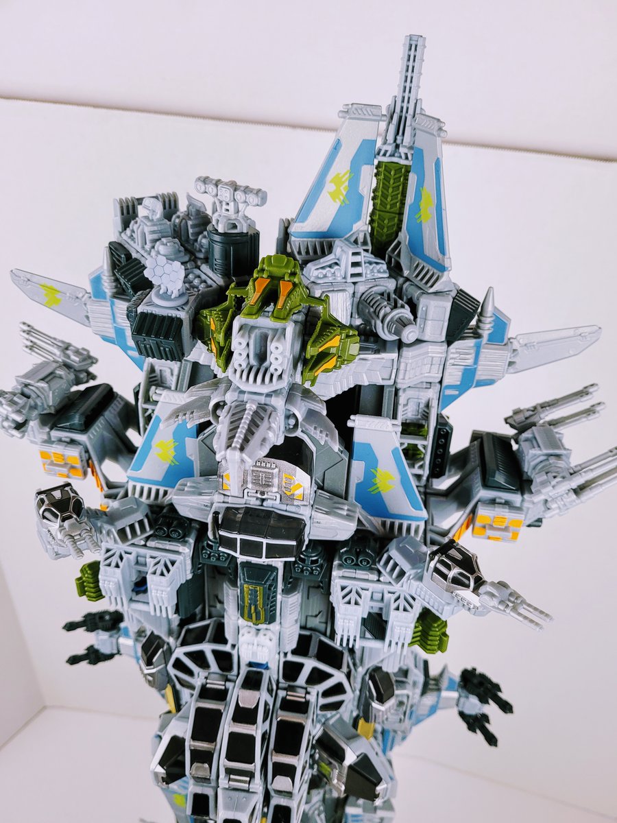 SnaapToys's tweet photo. The Forge Anvil HQ! It’s wobbly, but sturdy and could easily be another 2 feet tall with this technique…. Though it does occasionally start to crumble for seemingly no reason. There is a ton of potential using the box lids for big builds @snapships #MOC #snaptember https://t.co/3ARxfbZonN