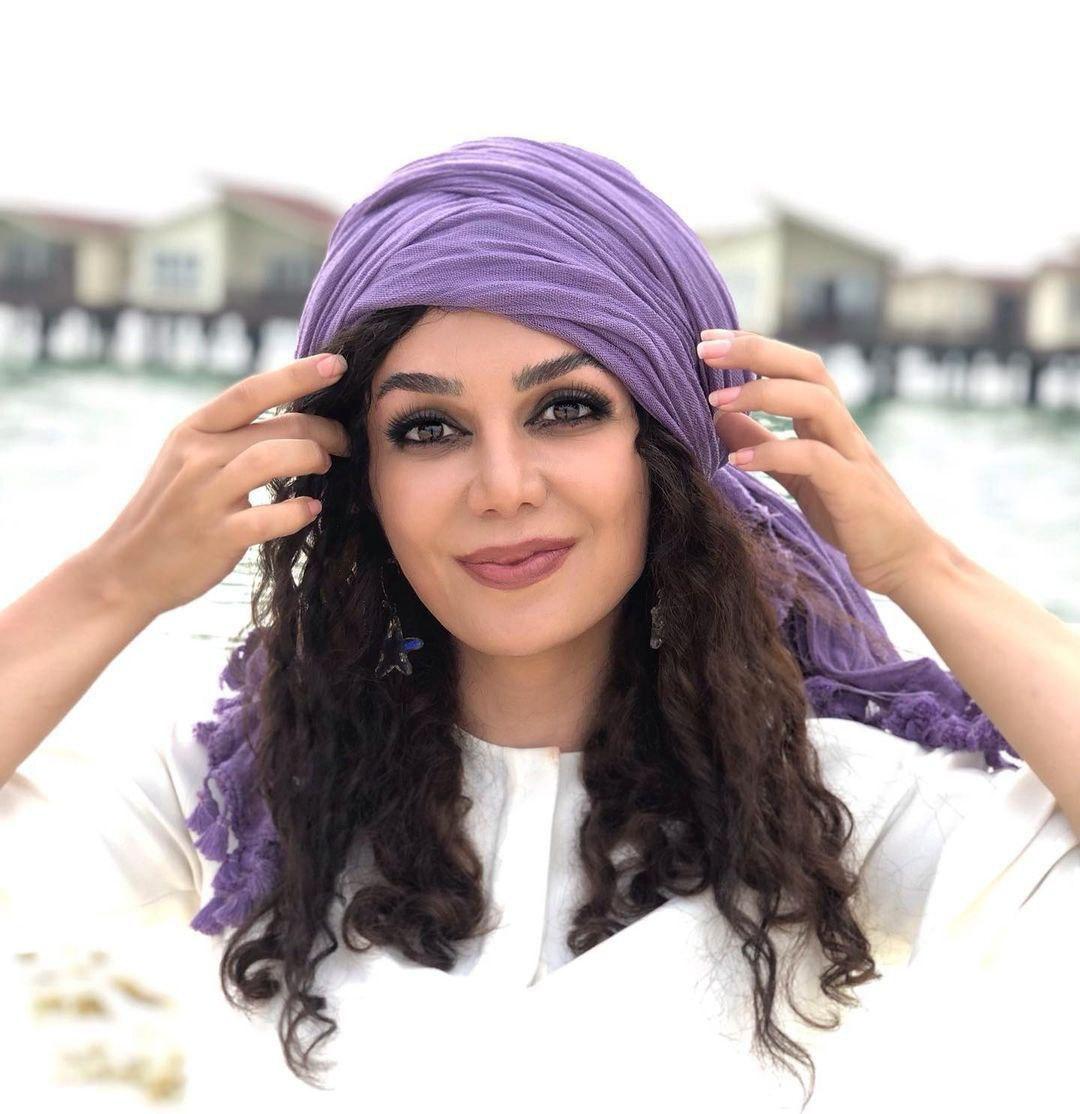 مونا برزویی بازداشت شد

مونا برزویی ترانه‌سرا پیرو اعلام جرم علیه برخی از سلبریتی‌ها برای تشویق به اغتشاش و هم‌صدایی با دشمن،با صدور دستور قضائی بازداشت شد.
پیشتر محمود شهریاری بازداشت شده بود.
پیگیریها حکایت از این دارد که تاکنون کتایون ریاحی و حامد بهداد بازداشت نشده‌اند./برنا