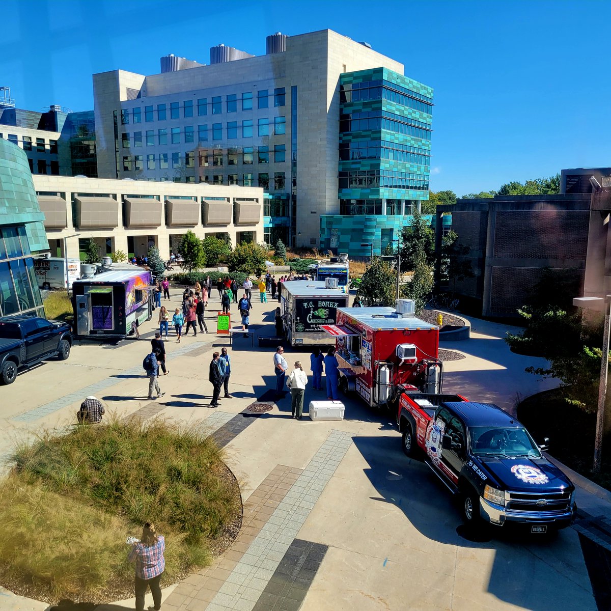 IowaPlasticSurg's tweet photo. Science Thursday! From April to October there are science activities, food trucks, and live music on campus! #plasticsurgeryresidency #match2023 #ohwhatabeautifulday☀️ #sciencethursday https://t.co/6Rd4hejGD5