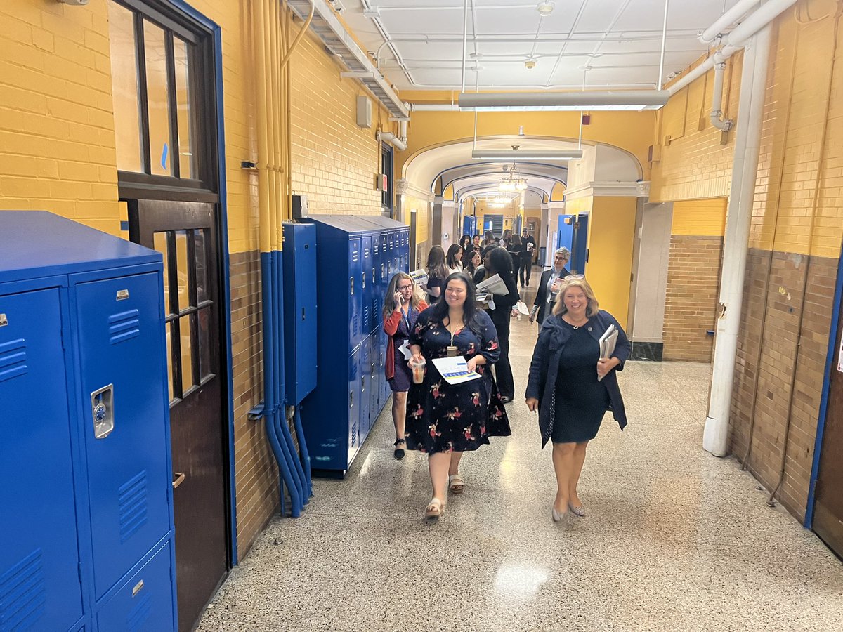 tmwgrade1's tweet photo. Our School Leaders are hard at work today at the Region 1 September PLC meeting @ebjets! #EquitableLiteracy, classroom observations, formative assessment data analysis, collaboration, action planning, and Angela’s tacos are all on the menu for this PD opportunity! @BostonSchools https://t.co/kU811c0BXG