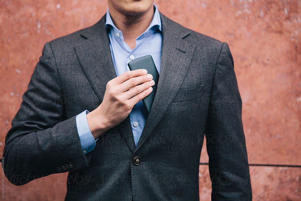 هيئة الدواء:

يجب إبعاد هاتف الجوال من جهازي منظم ضربات القلب ومزيل الرجفان القلبي المزروع، وعند المكالمات يُستخدم على الأذن الأبعد عن الجهاز.

 #لا_يحدك_شي