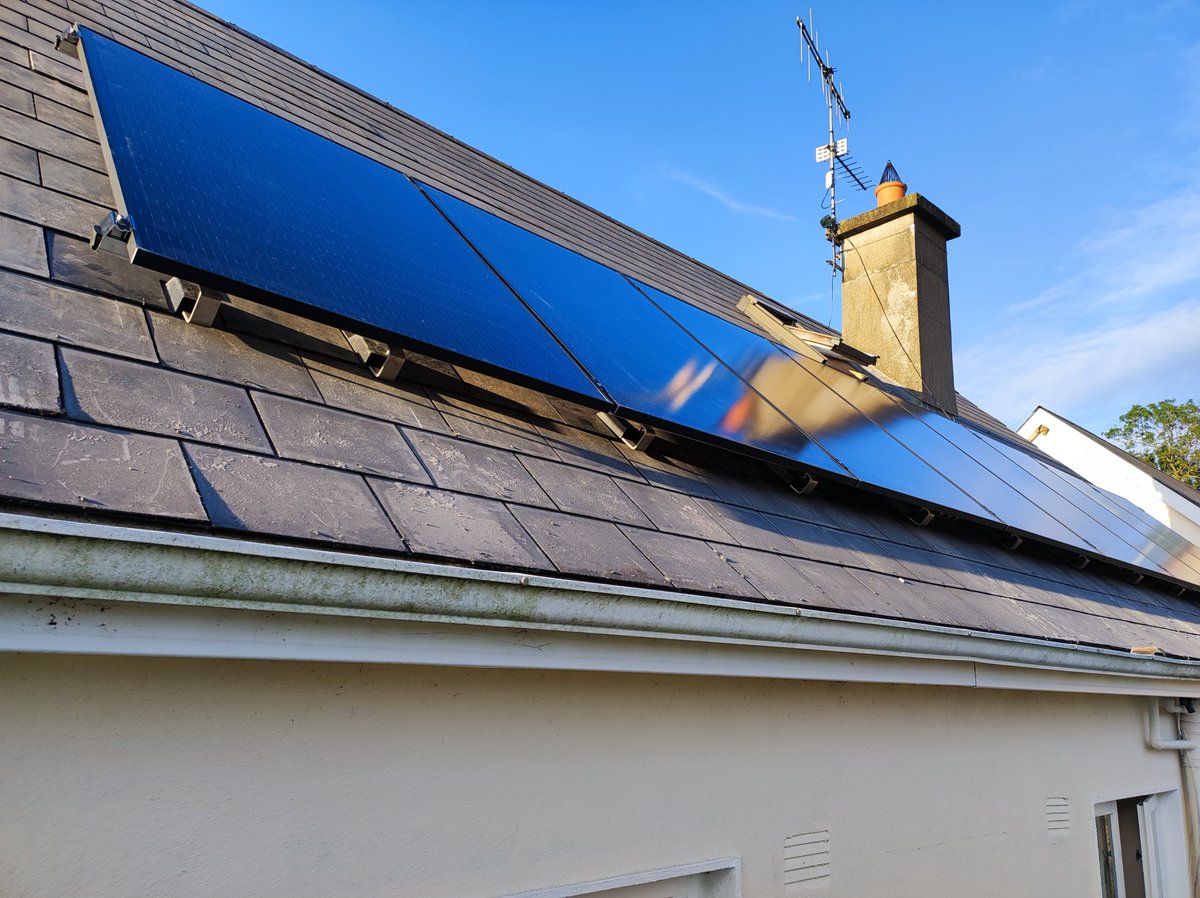 CroanCottages's tweet photo. We're now generating our own clean electricity! We've installed Solar Panels on the roof of every cottage to generate power &amp; to heat the water. 
For the geeks, each cottage can generate up to 3.2kW. Even today, at the end of September, we've generated over 40kWh. https://t.co/oK6PseFEWF