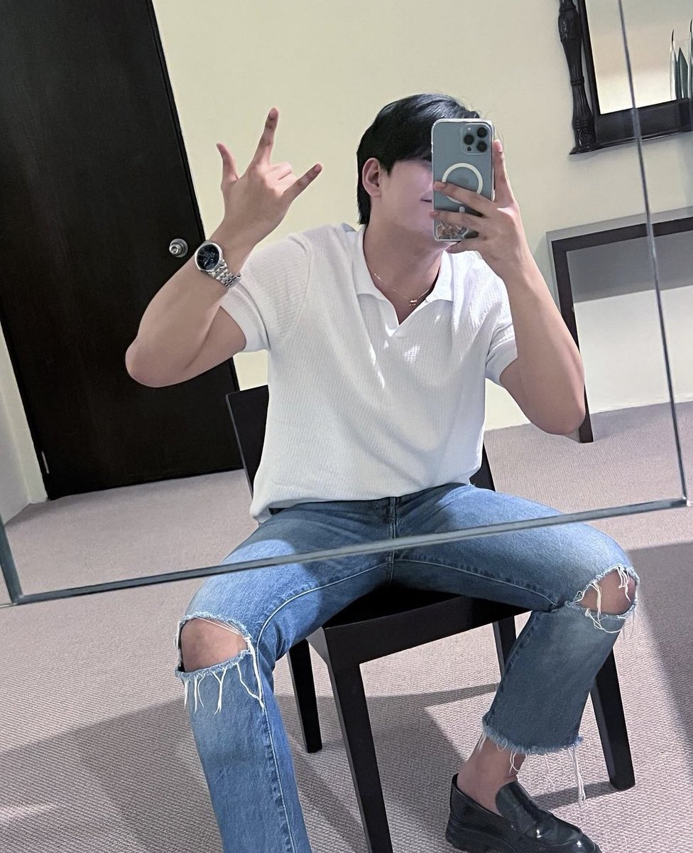 SB19Stellars's tweet photo. [#SB19_STELL IG UPDATE]

"See you A'TIN Cebu! 🕺"

The way he tries to hide his beautiful face at first... Oh, @stellajero_ 🥺🥰

@SB19Official
#STANWORLD #SB19 #SWSpookySeason

#WYATTourCebu #WhereYouAtSB19 https://t.co/C9nfHO06xK