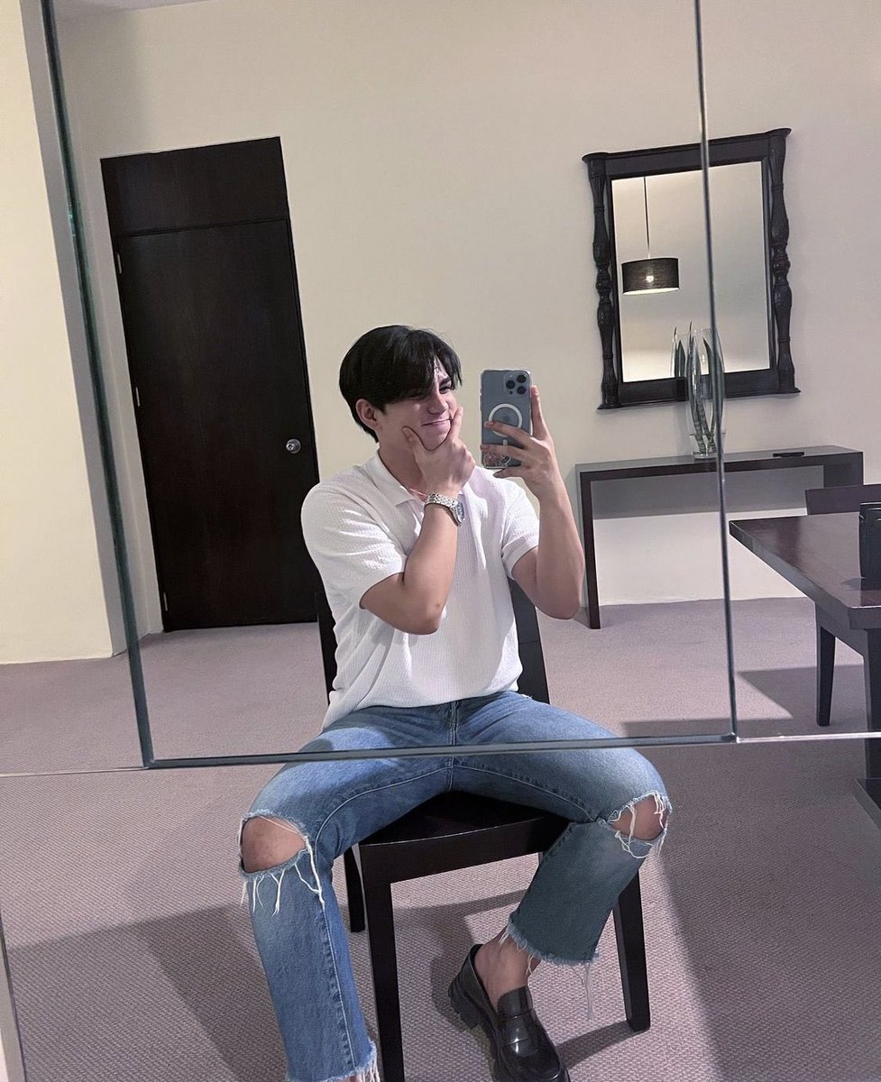 SB19Stellars's tweet photo. [#SB19_STELL IG UPDATE]

"See you A'TIN Cebu! 🕺"

The way he tries to hide his beautiful face at first... Oh, @stellajero_ 🥺🥰

@SB19Official
#STANWORLD #SB19 #SWSpookySeason

#WYATTourCebu #WhereYouAtSB19 https://t.co/C9nfHO06xK