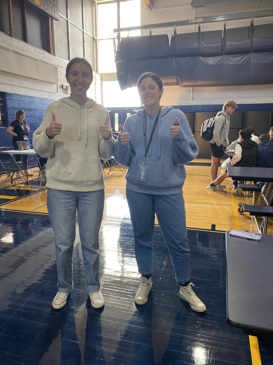 twinning is my favorite spirit week activity 🙌🏻 happy twin day! <a href="/pthsnation/">Pequannock Township High School</a>
